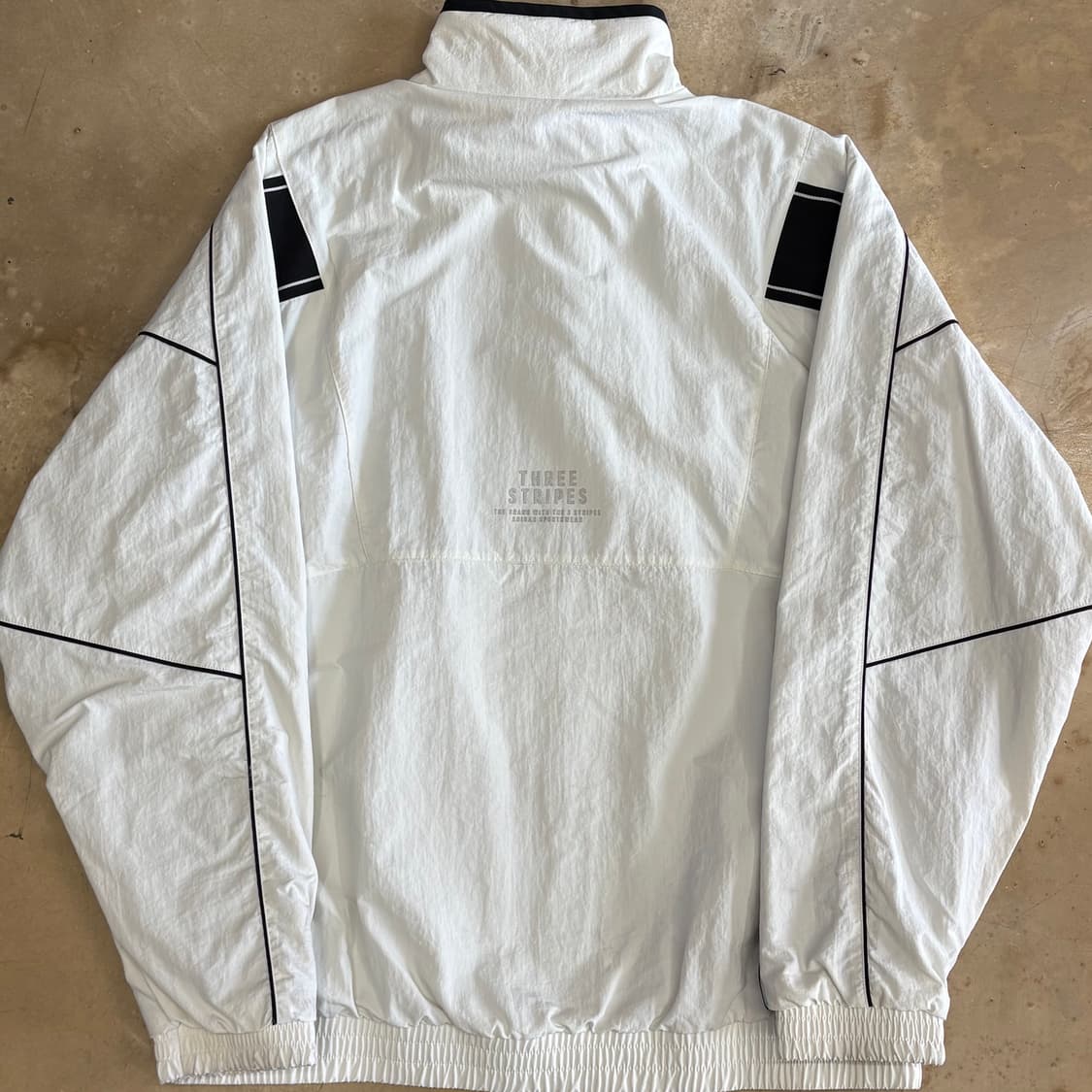 🫶🏻 아디다스 The Three Stripes 레터링 우븐 바람막이  상품이미지3