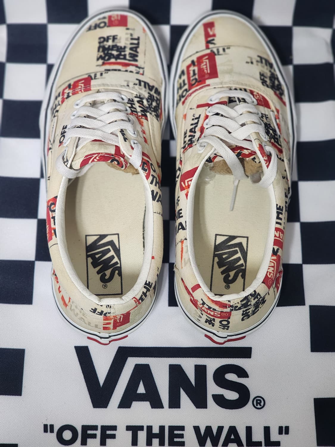 Vans의 에라(ERA) 모델로, "OFF THE WALL" 패턴이 돋보 상품이미지3