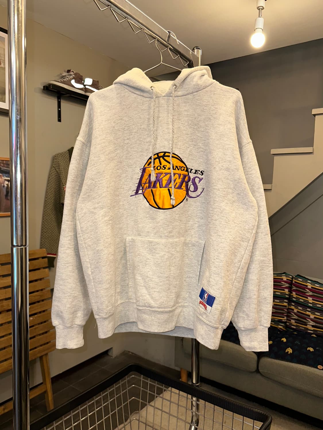 90‘s Nutmeg NBA Lakers logo hood 상품이미지3