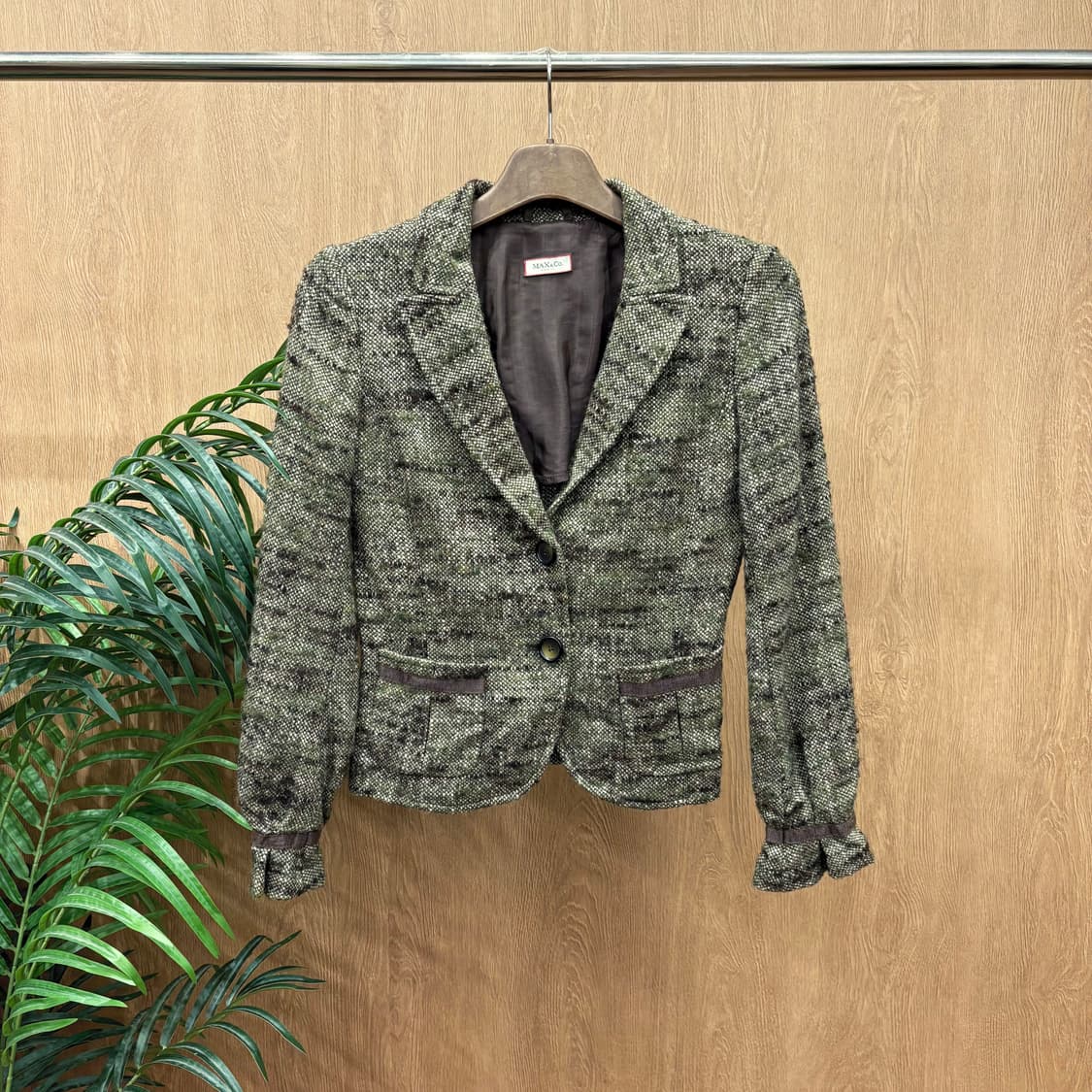 막스앤코 슬림핏 트위드 자켓 클래식 싱글 버튼 리본 테이핑 디테일 카키 상품이미지1