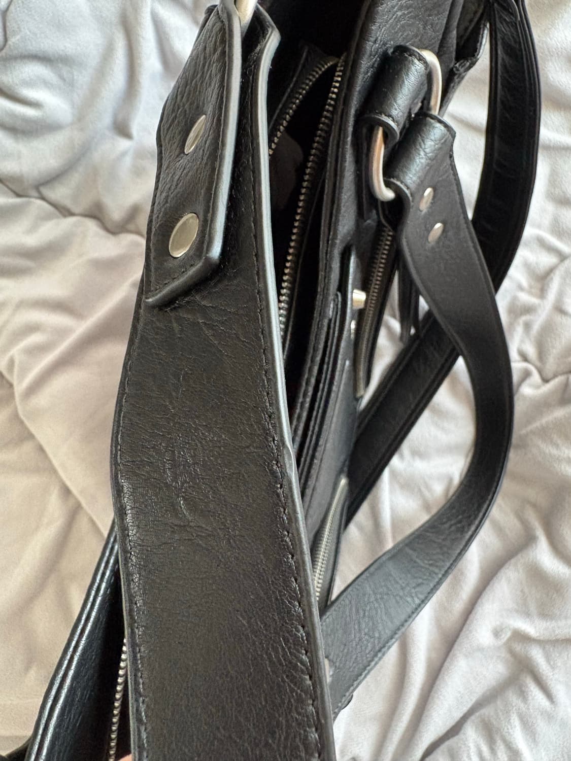 이우가마카라스 숄더백 Studded Leather Shoulder Bag 상품이미지6