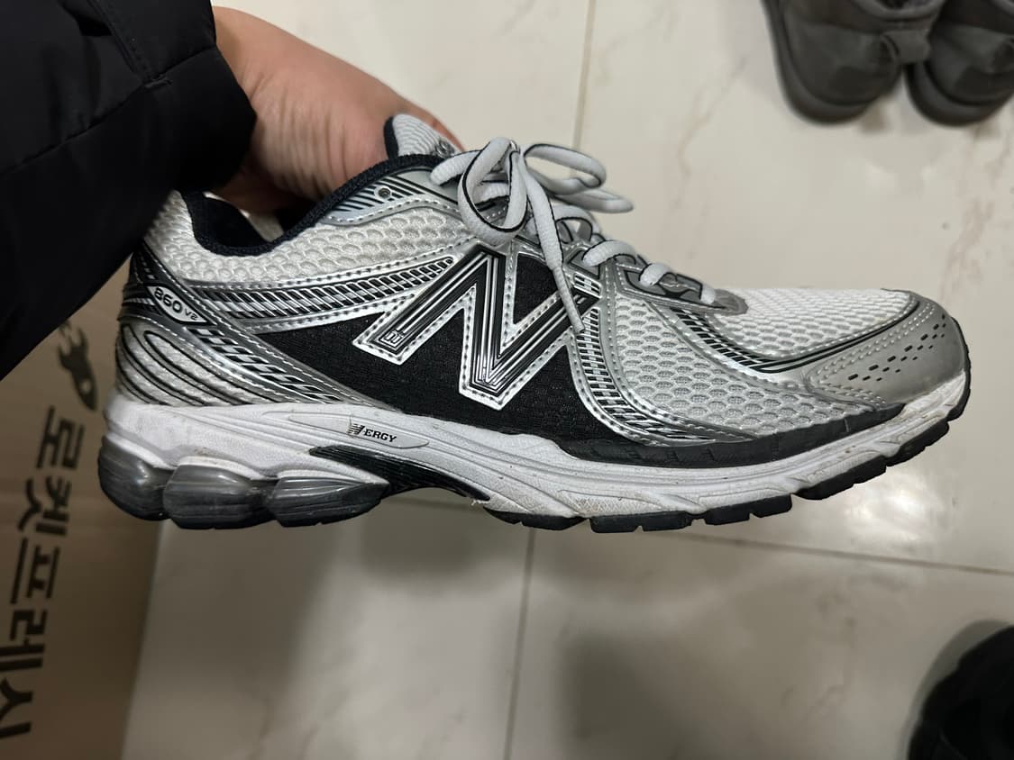 [판매] 뉴발란스 860v2 화이트 블랙 운동화 런닝화 265 상품이미지3