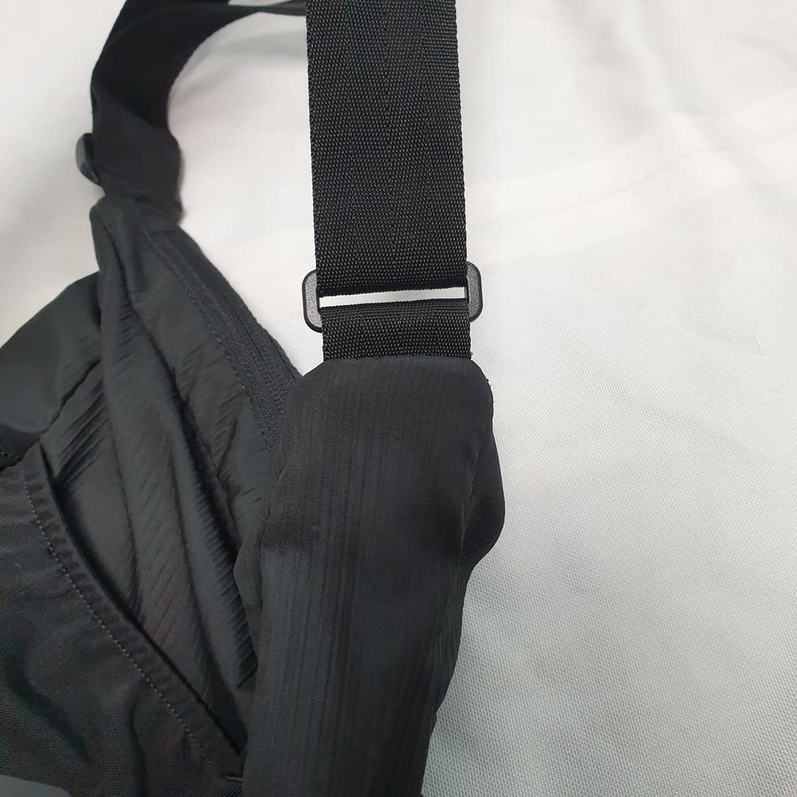 미스치프 메쉬 포켓 크로스백 상품이미지4