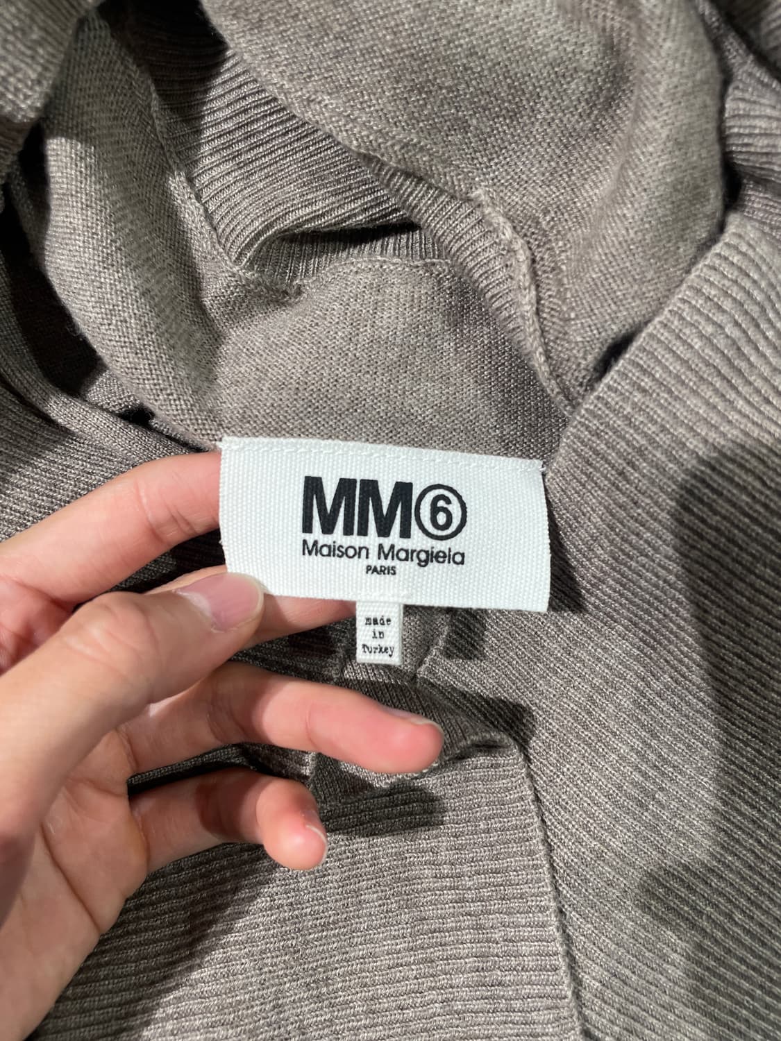 mm6 메종 마르지엘라 라이트 브라운 인시전 백스티치 폴라 니트 상품이미지7