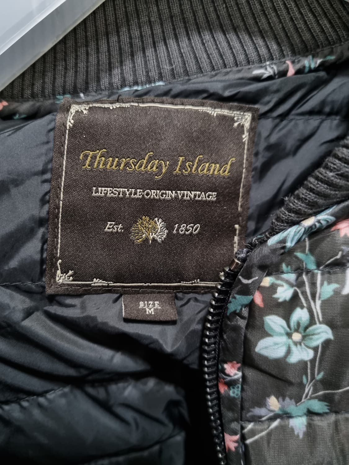 여성 M 써스데이아일랜드 오리털 경량 패딩 상품이미지4