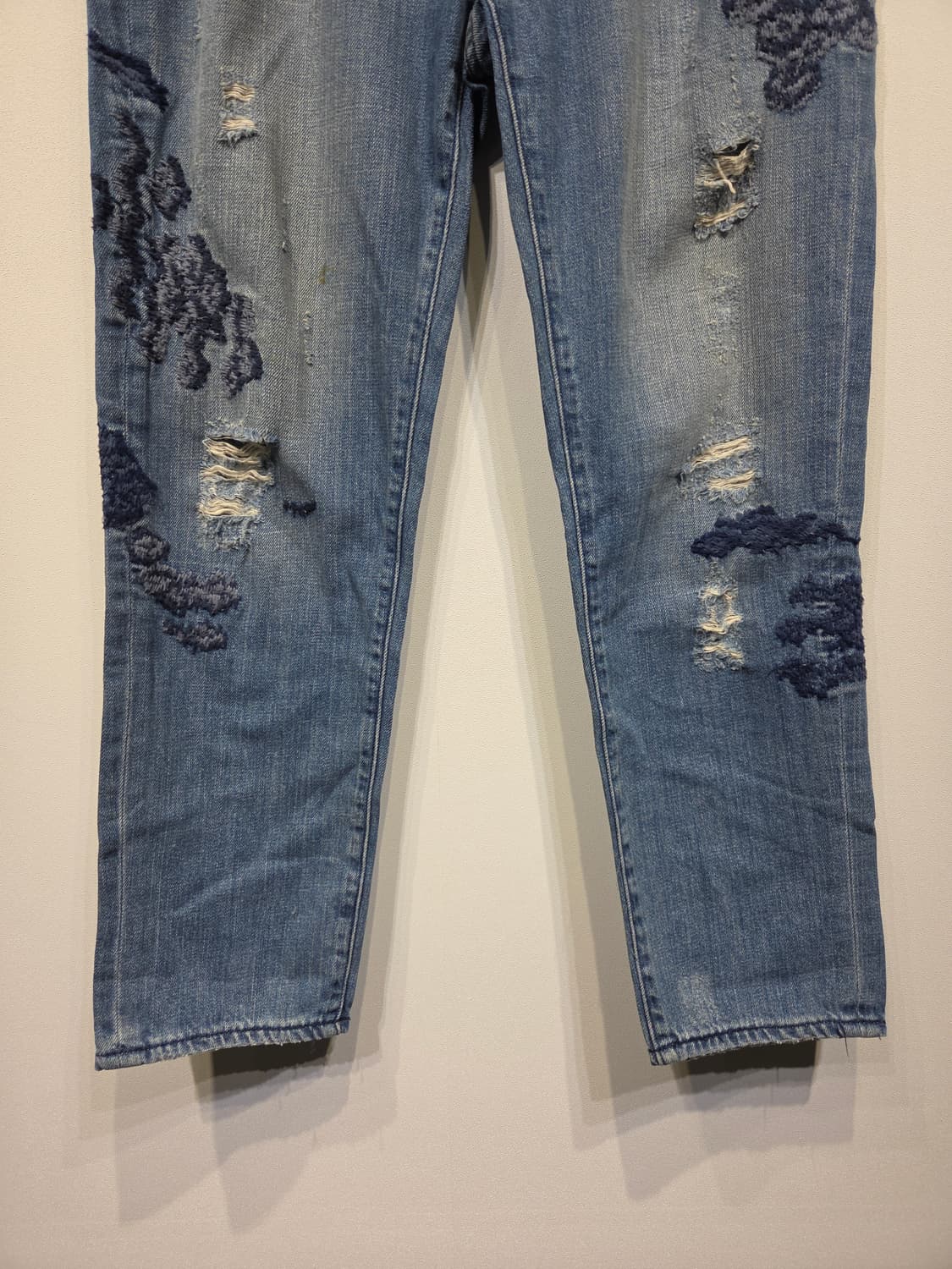 아르마니 익스체인지(A|X) 자수&디스트로이드 보이프렌드 진 상품이미지4