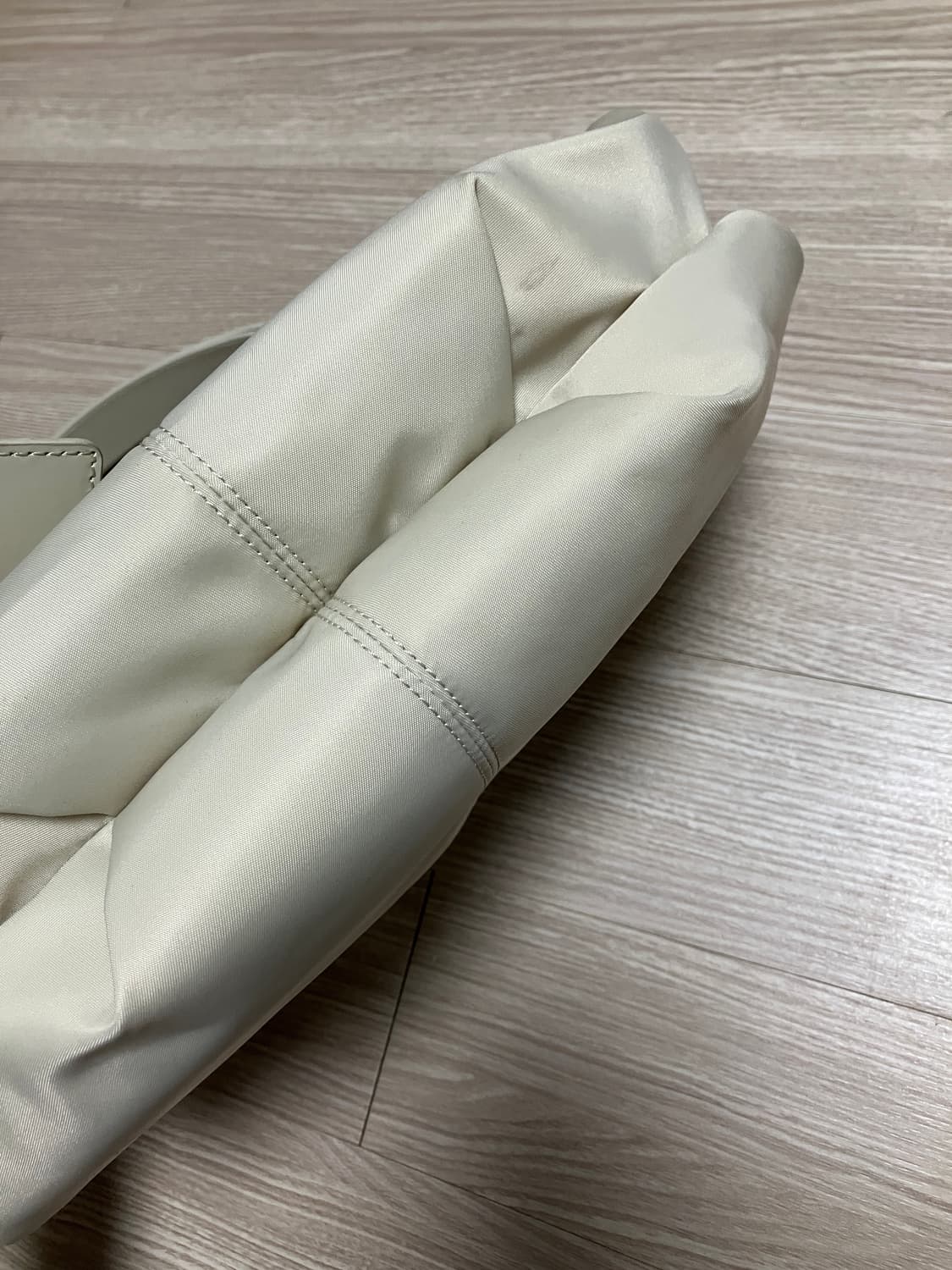낫띵리튼 나일론 호보백 숄더백 아이보리 솔트 상품이미지4