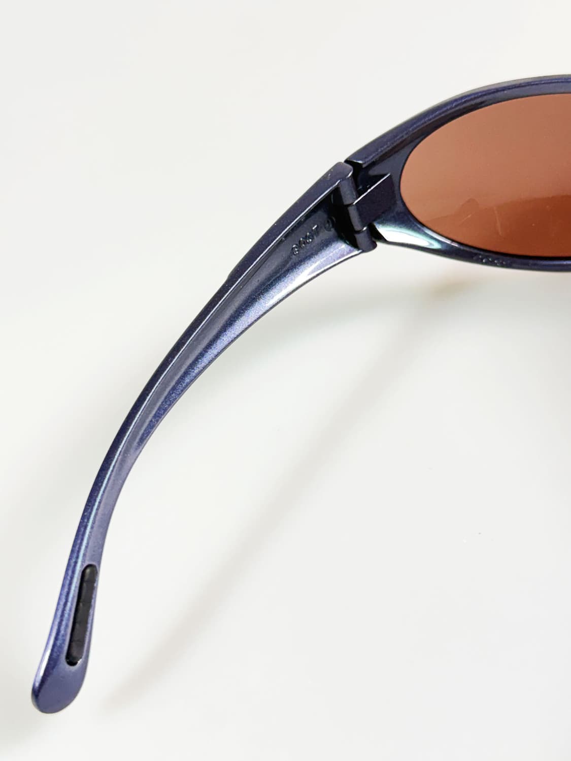 BLOC 랩어라운드 오벌 스포티 빈티지 틴트 선글라스 상품이미지7