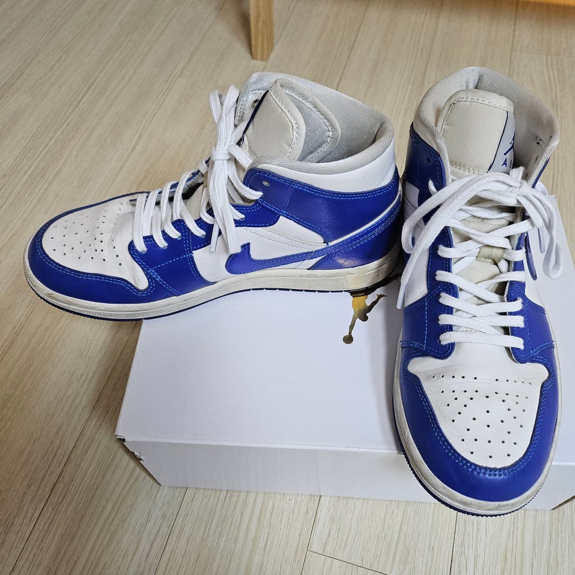 나이키 조던1미드 화이트 하이퍼로얄 (W) 240 상품이미지3