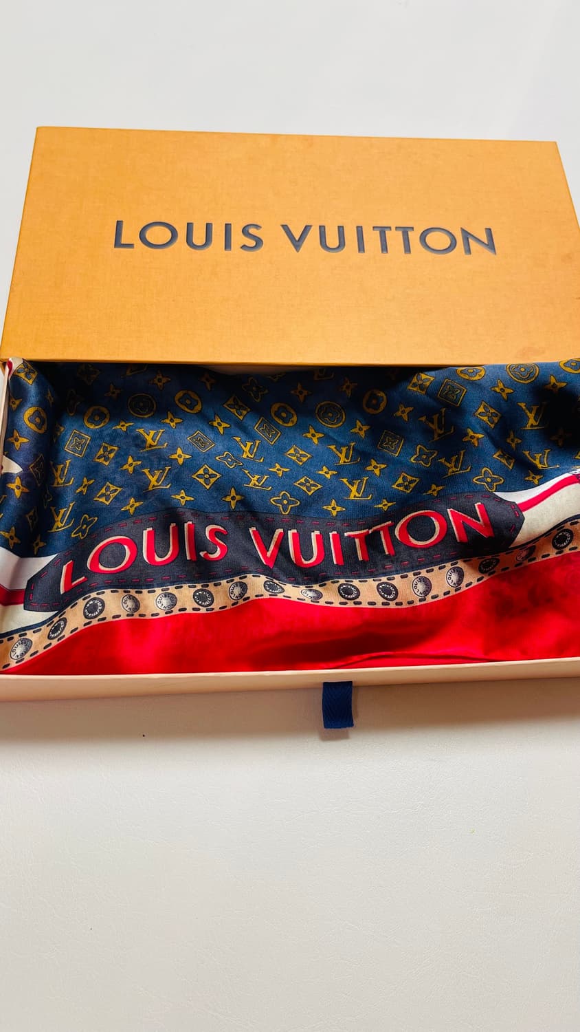 정품 루이비통 월드 맵 스퀘어 90 방도 실크 스카프. 구매가 120만원 상품이미지10