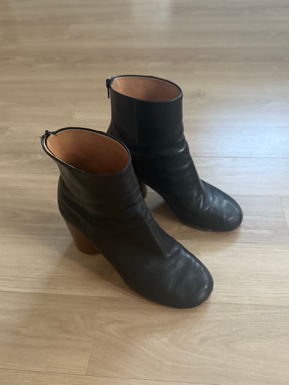 Maison Margiela 메종 마르지엘라 블랙 가죽 앵클 부츠 37. 상품이미지2