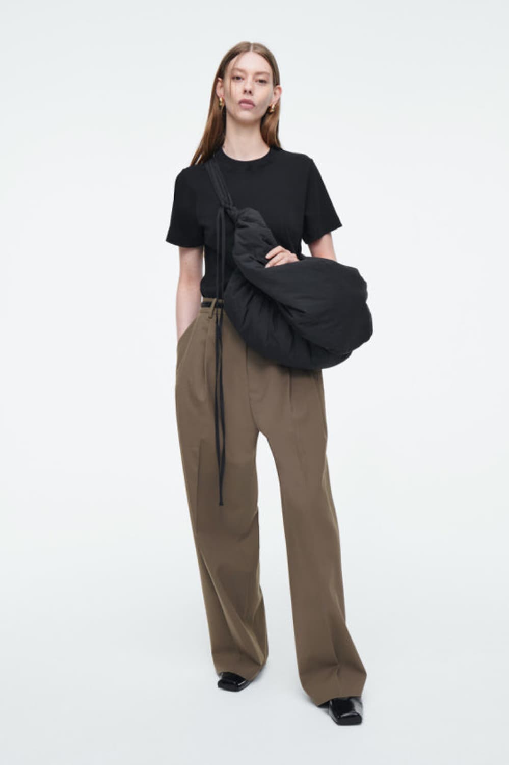 코스 캐노피 나일론 오버사이즈 크로스바디백 블랙 상품이미지1