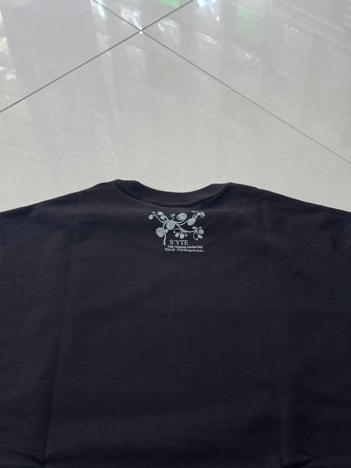 FLOWER AND KIRIE TEE 꽃과 키리에 그래픽 티셔츠 상품이미지4