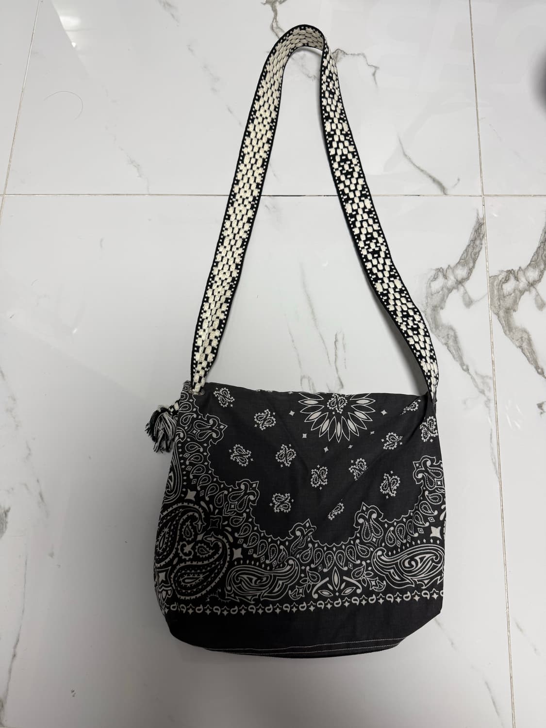 인필더디자인 크로스백 상품이미지2