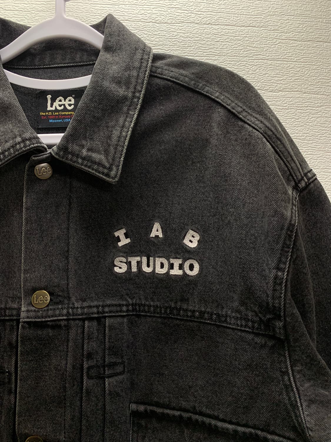 IAB STUDIO x LEE 데님 자켓 블랙 상품이미지4