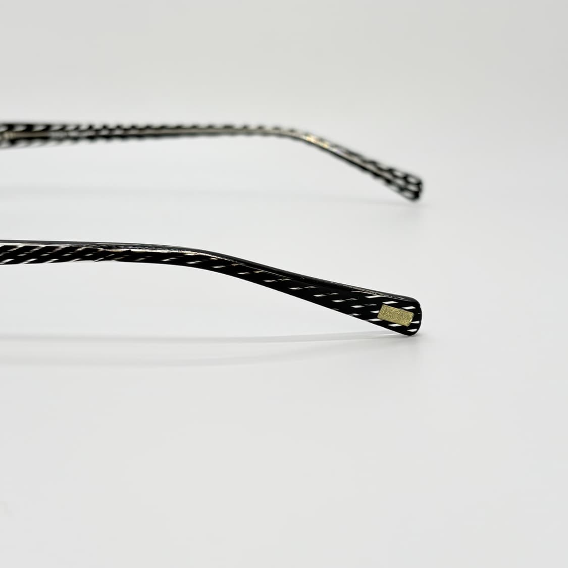 MCM 블랙 스퀘어 티타늄 반무테 상품이미지5