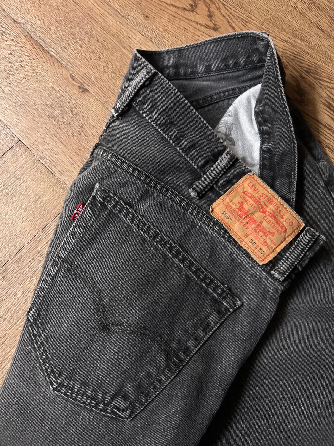 [38]리바이스 505 빈티지 워싱 레귤러 스트레이트 흑청 데님 팬츠 상품이미지4