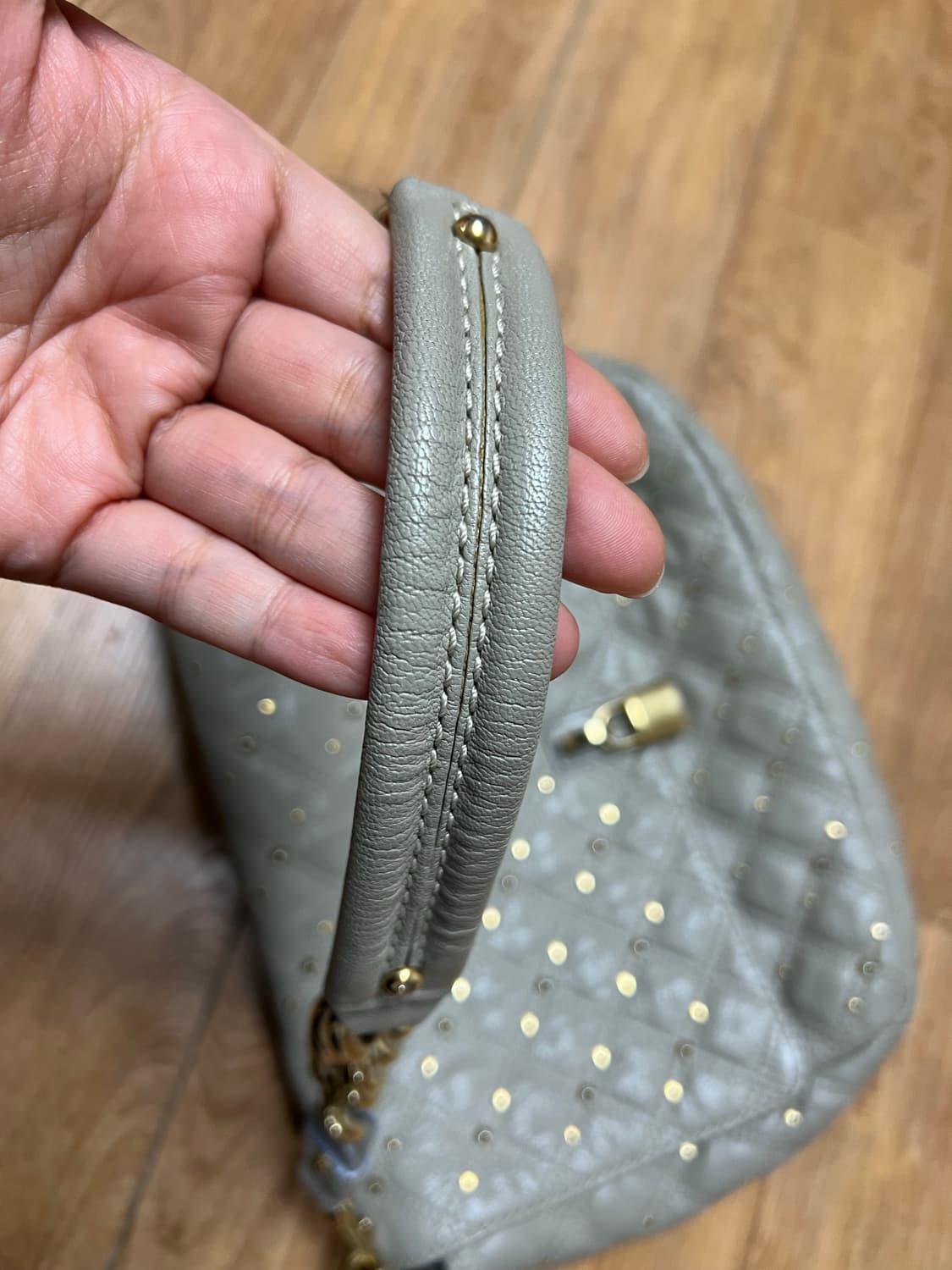 마크제이콥스 퀼팅 스터드 체인 숄더백 상품이미지4