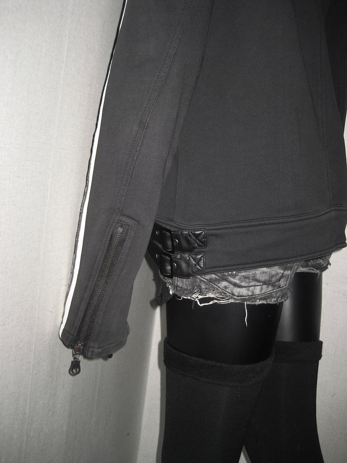 In the attic 인더아틱 후드 버클 봄버 자켓 펑크 상품이미지9