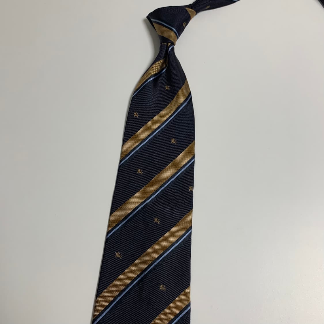 버버리 레지멘탈 클래식디자인 모노그램 명품넥타이 A+등급 상품이미지8