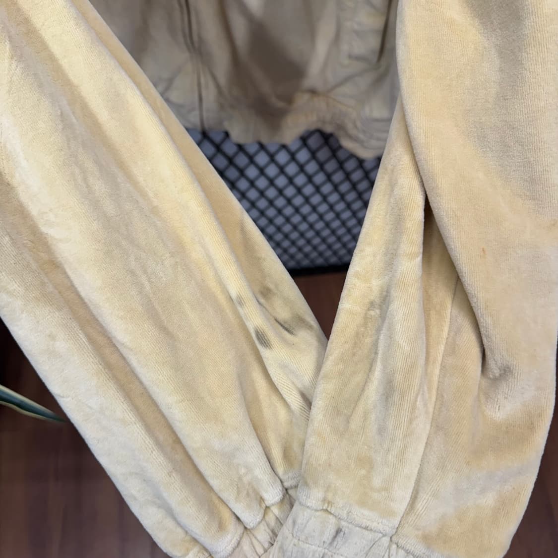 90s 빈티지 올드스쿨 벨벳 트랙자켓 전면 패치 디테일 옐로 상품이미지9