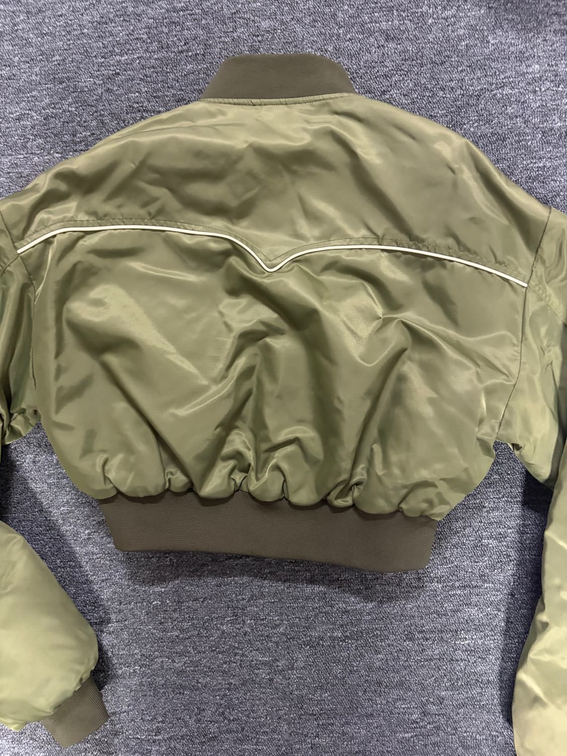 THE MYSTERIOUS HOTEL 카키 크롭 봄버 상품이미지2