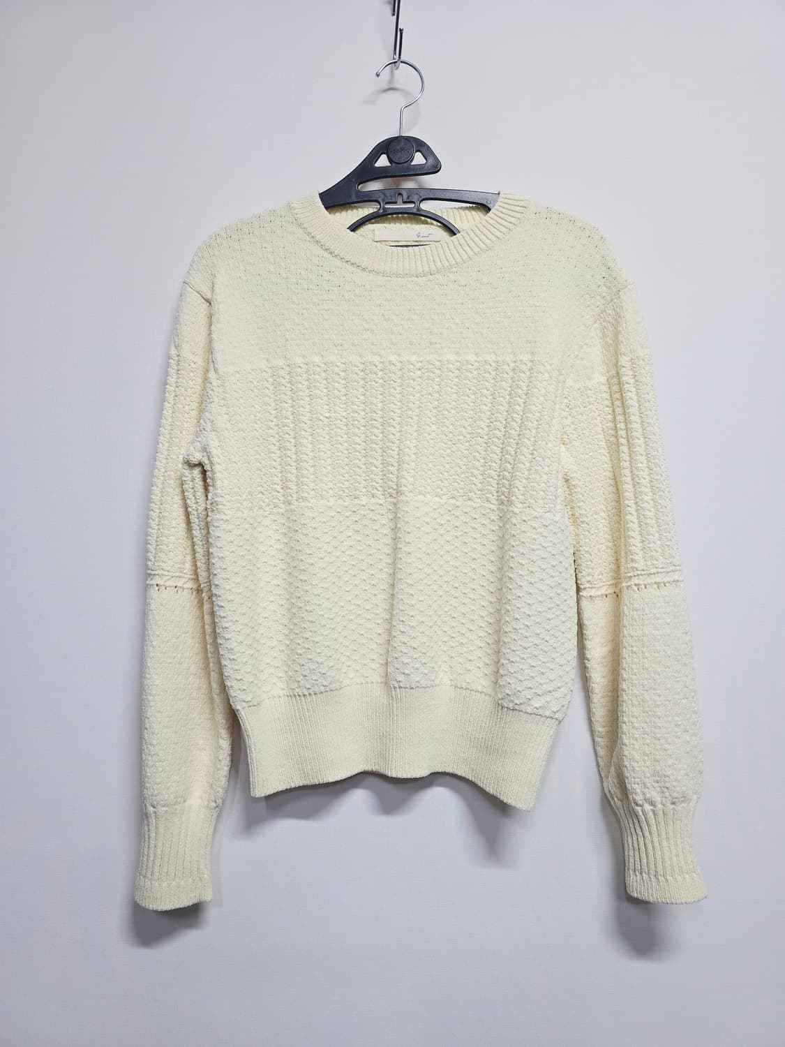 지컷 g-cut 엠보싱 니트 스웨터 상품이미지1