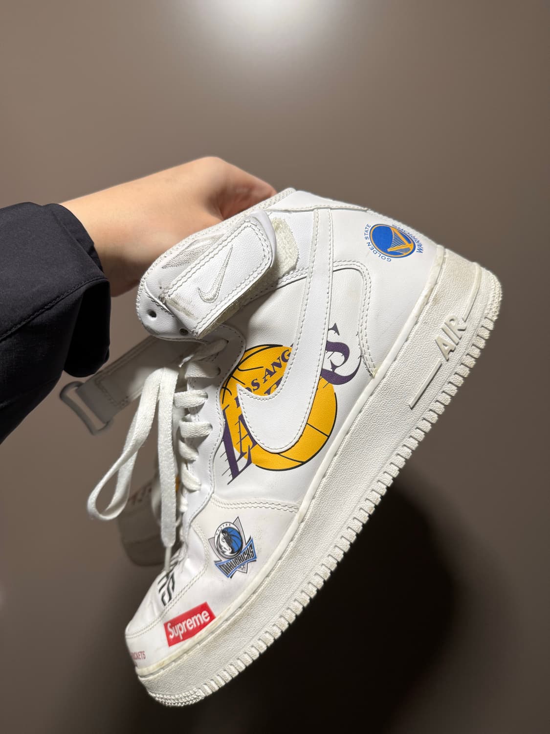 [295]나이키 x 슈프림 에어포스 1 미드 NBA 화이트 상품이미지5