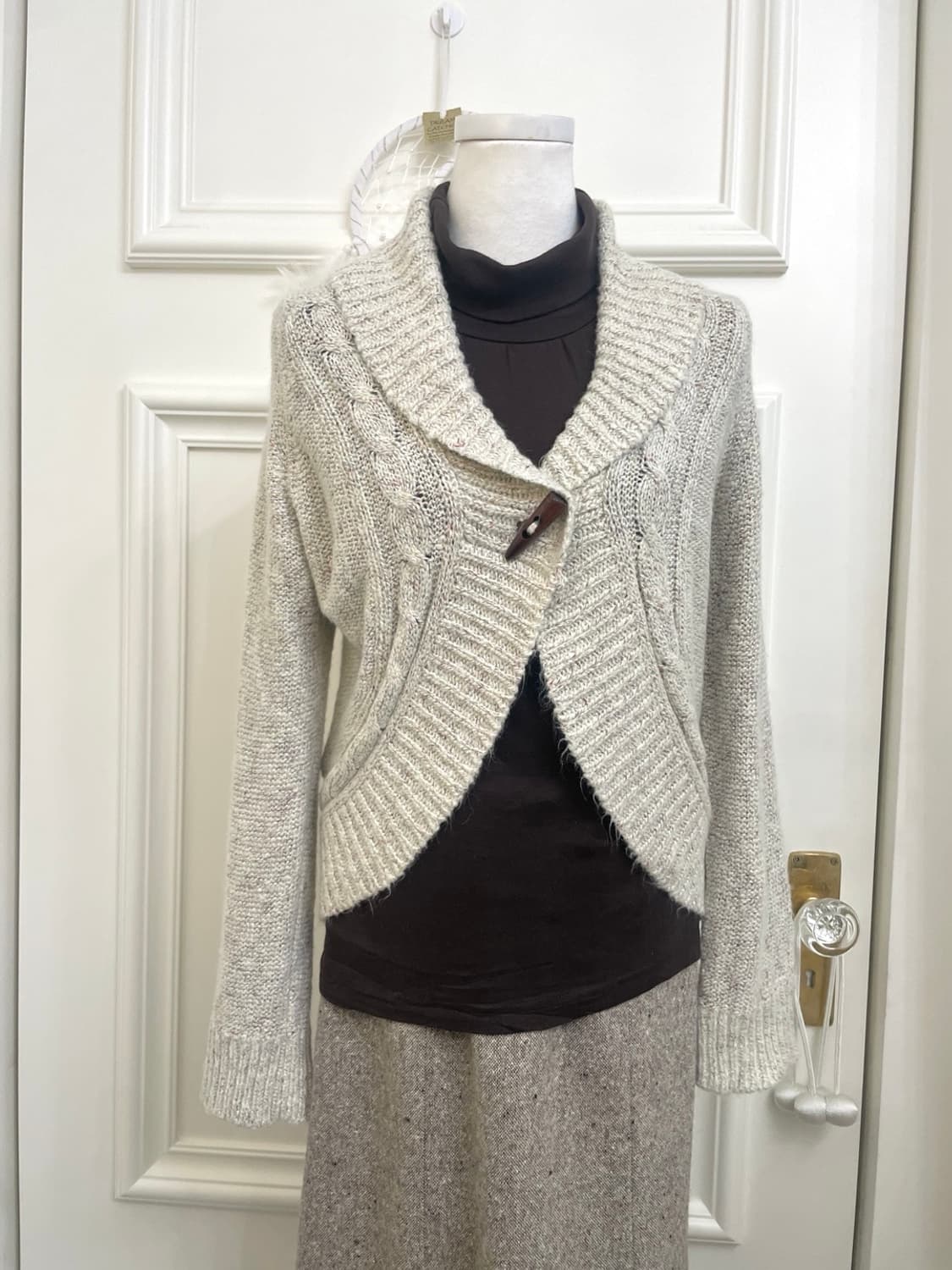 grayish beige one-button cardigan 상품이미지1