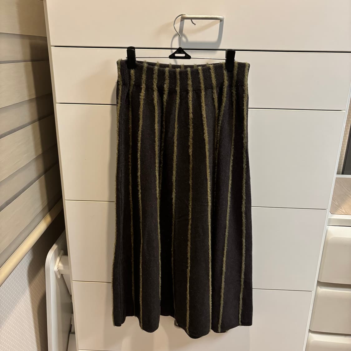 두쫀쿠룩 녹차브라운 스트라이프 니트 롱 스커트 상품이미지4