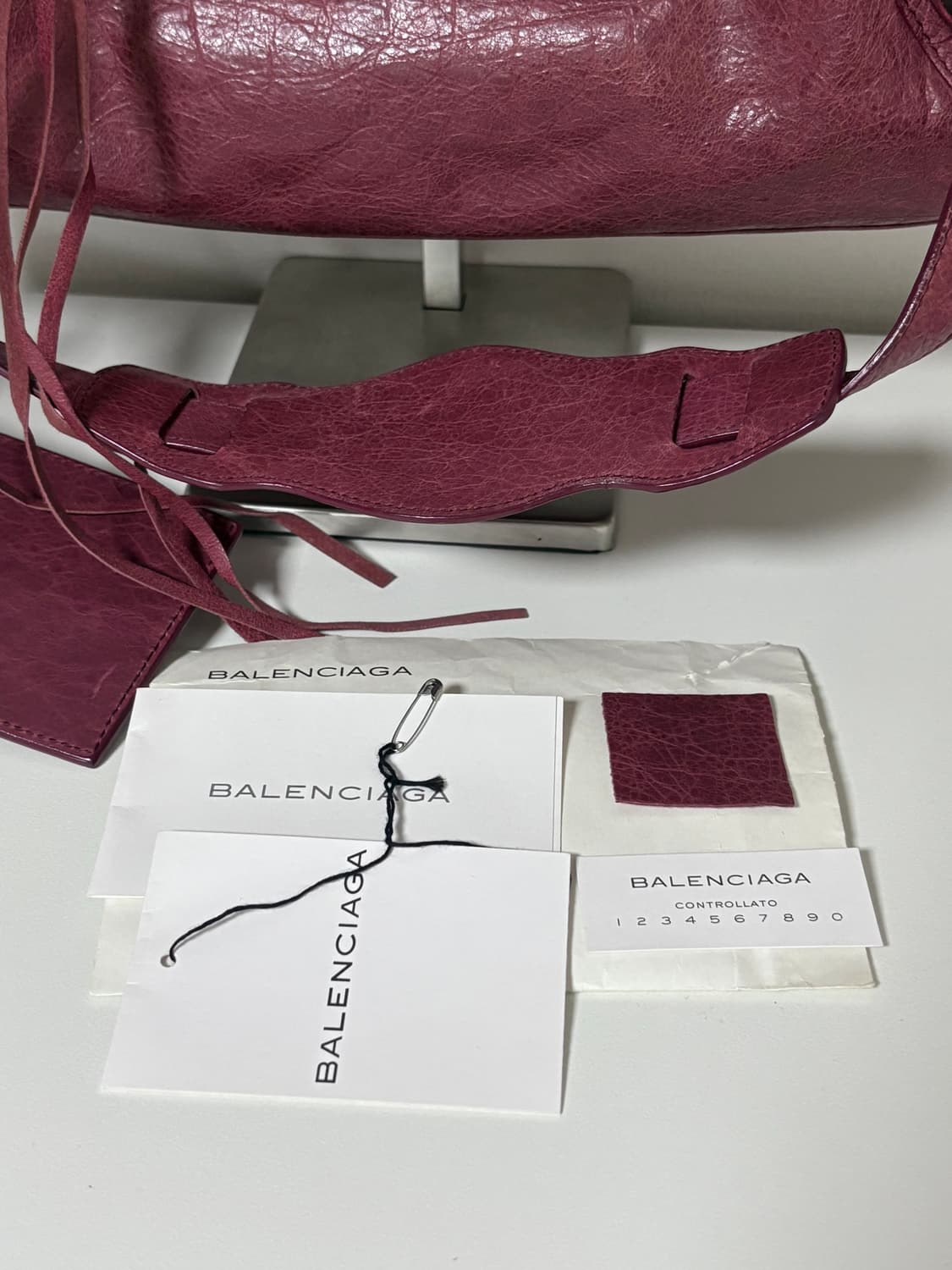 발렌시아가 시티 모터백 미디움 버건디 상품이미지8