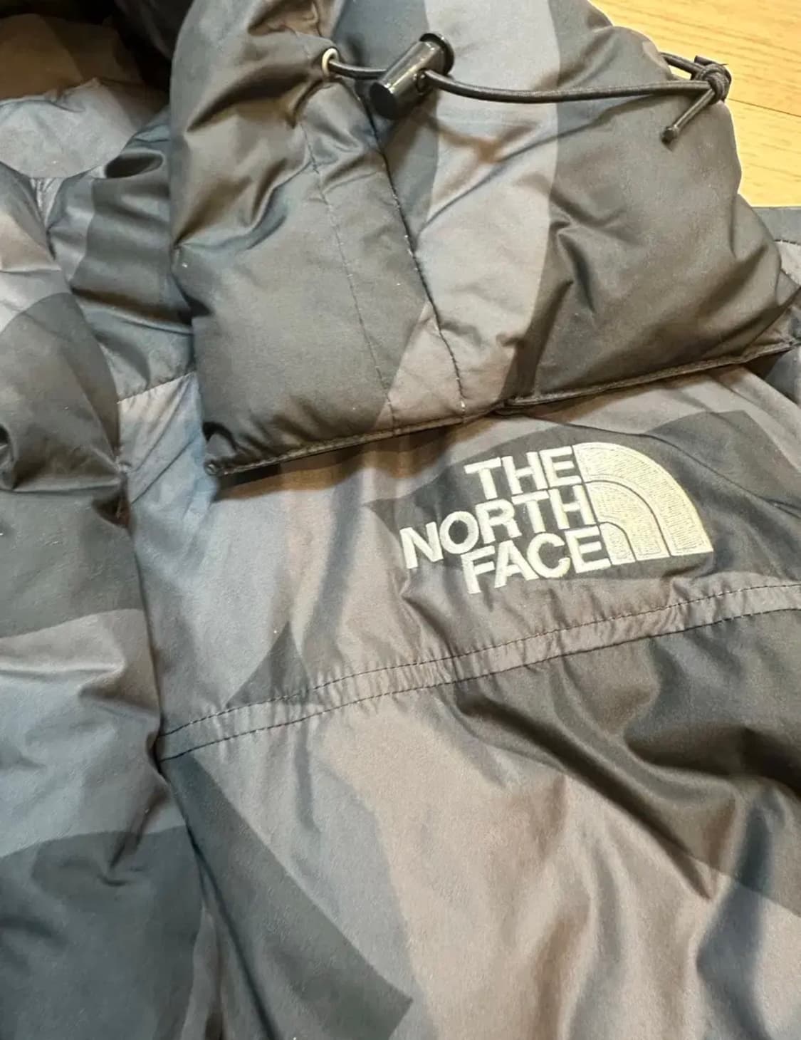 노스페이스 x 카우스 눕시 700 패딩 카모 상품이미지3