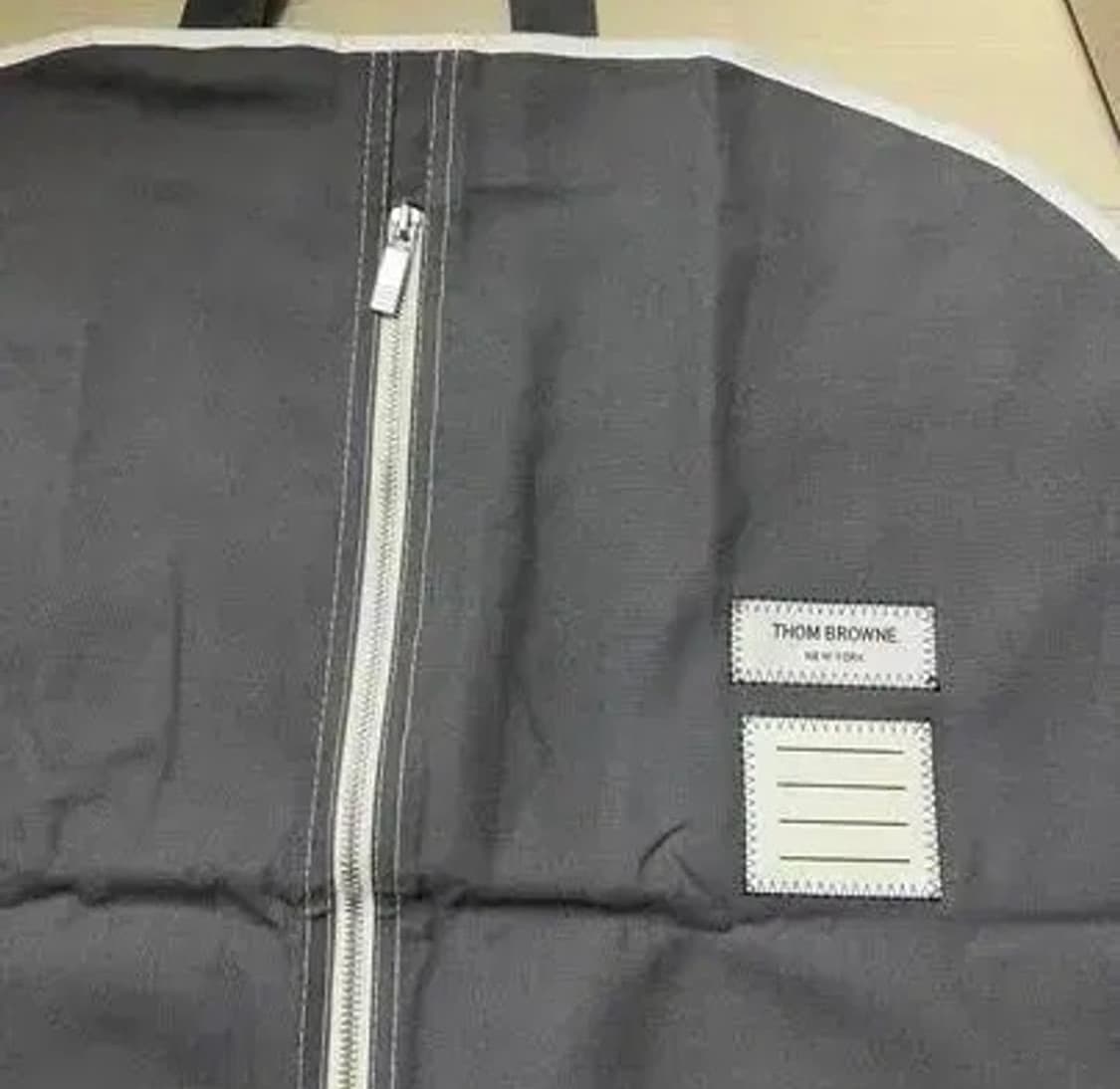 톰브라운 수트케이스 삽니다 상품이미지1