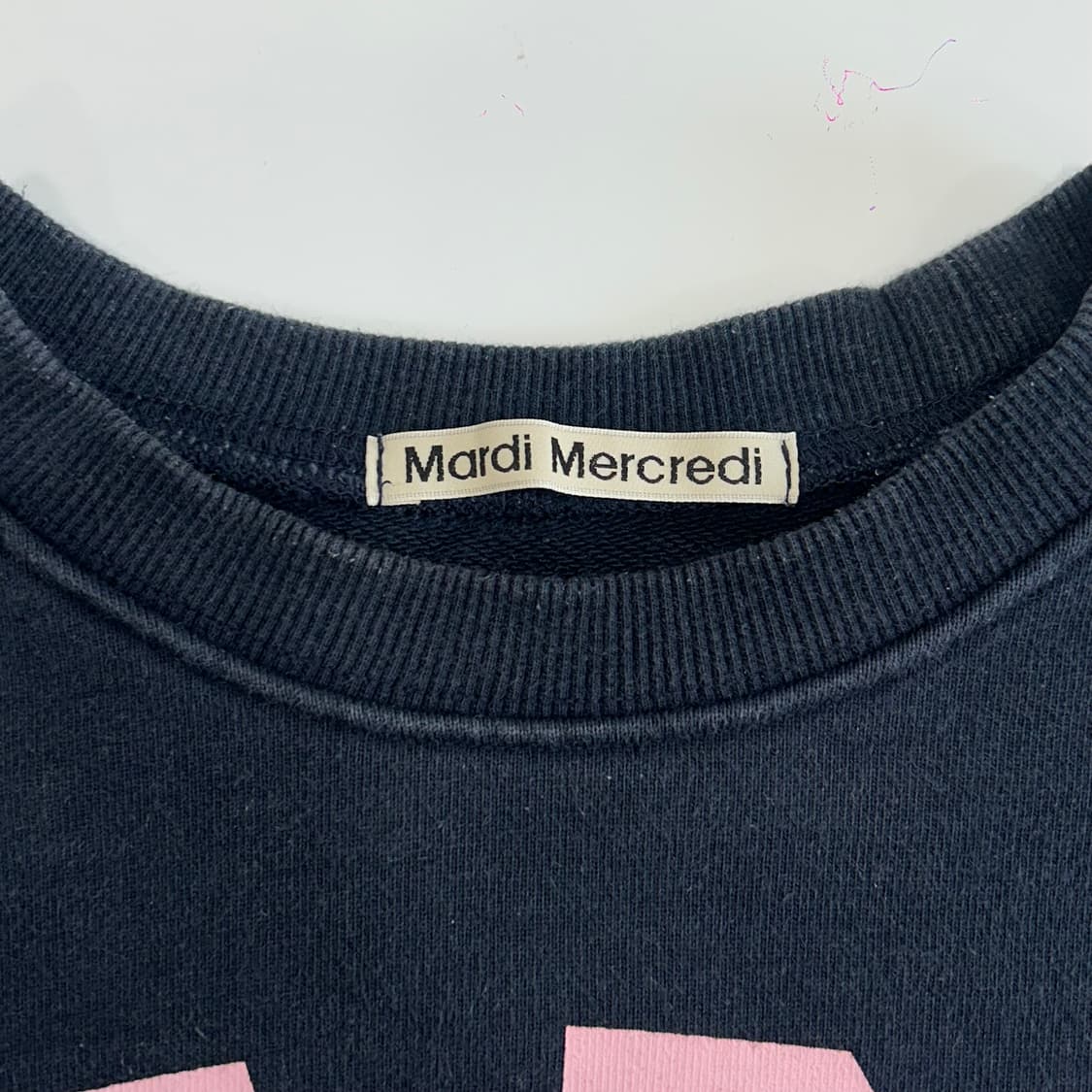 Mardi Mercredi 마르디메크르디 핑크로고 네이비 맨투맨 상품이미지5