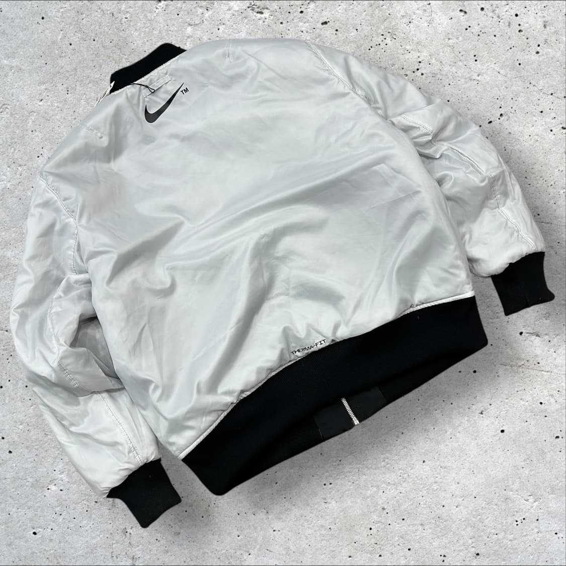 [XL] 나이키 써마핏 스우시 블랙/화이트 봄버 자켓 상품이미지3