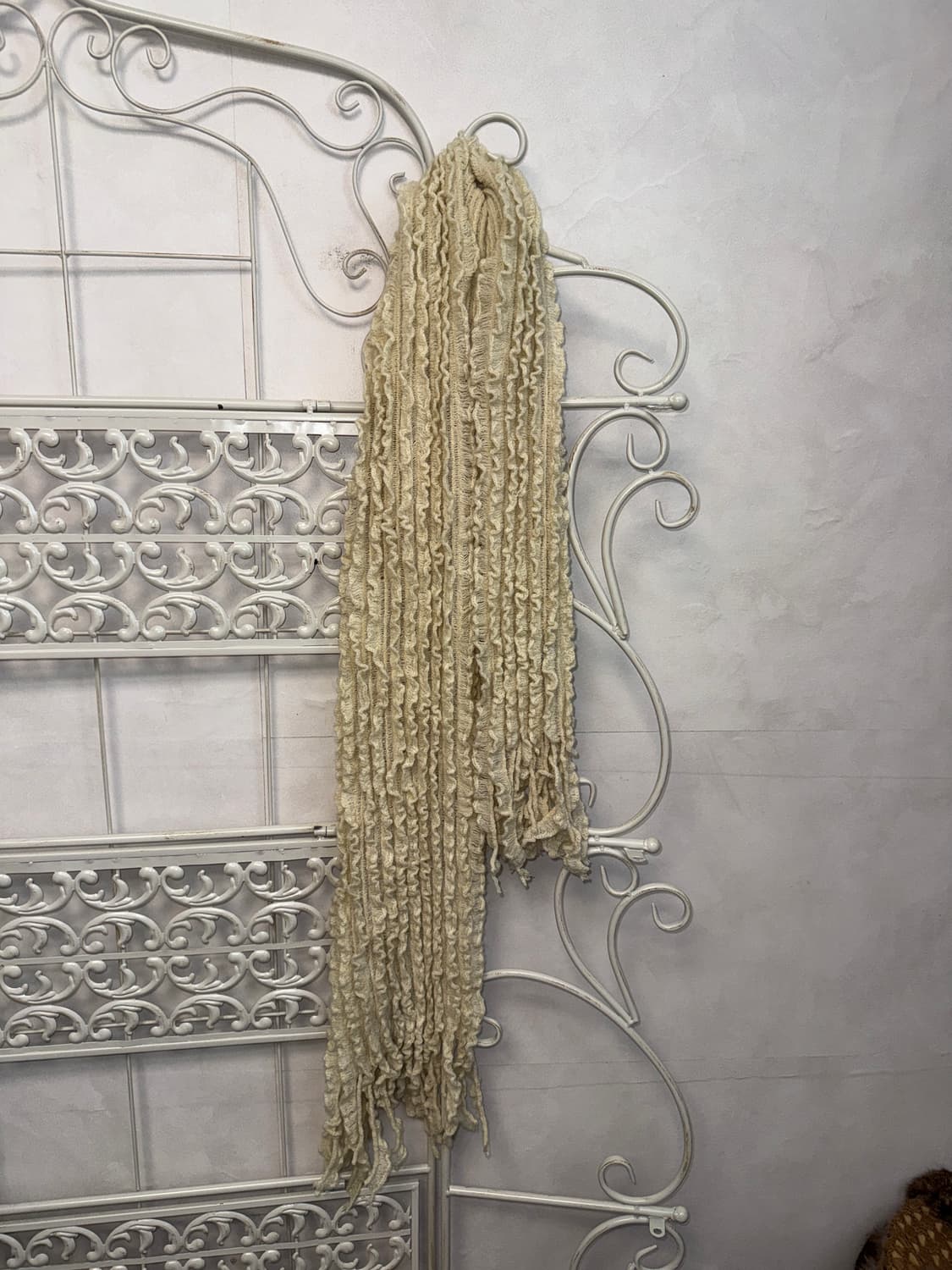 Ivory grunge ruffle knit muffler 상품이미지3