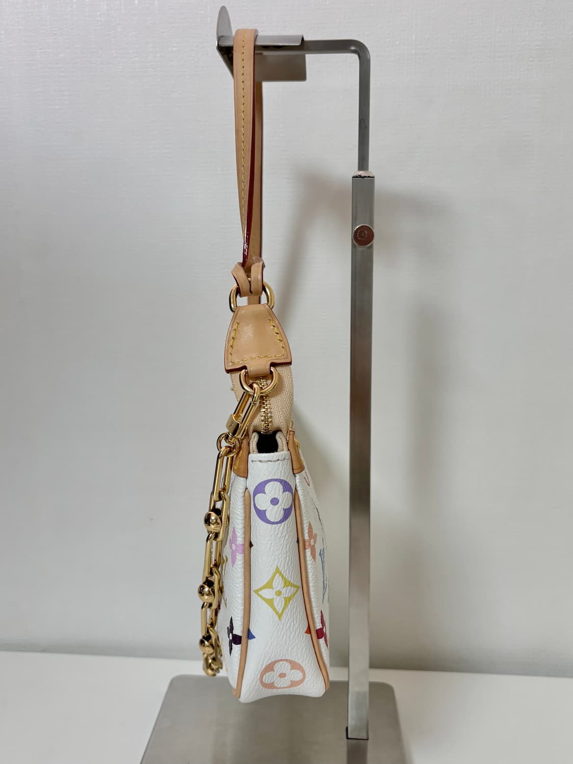 루이비통 무라카미다카시 멀티컬러 포쉐트 2025ver 상품이미지3