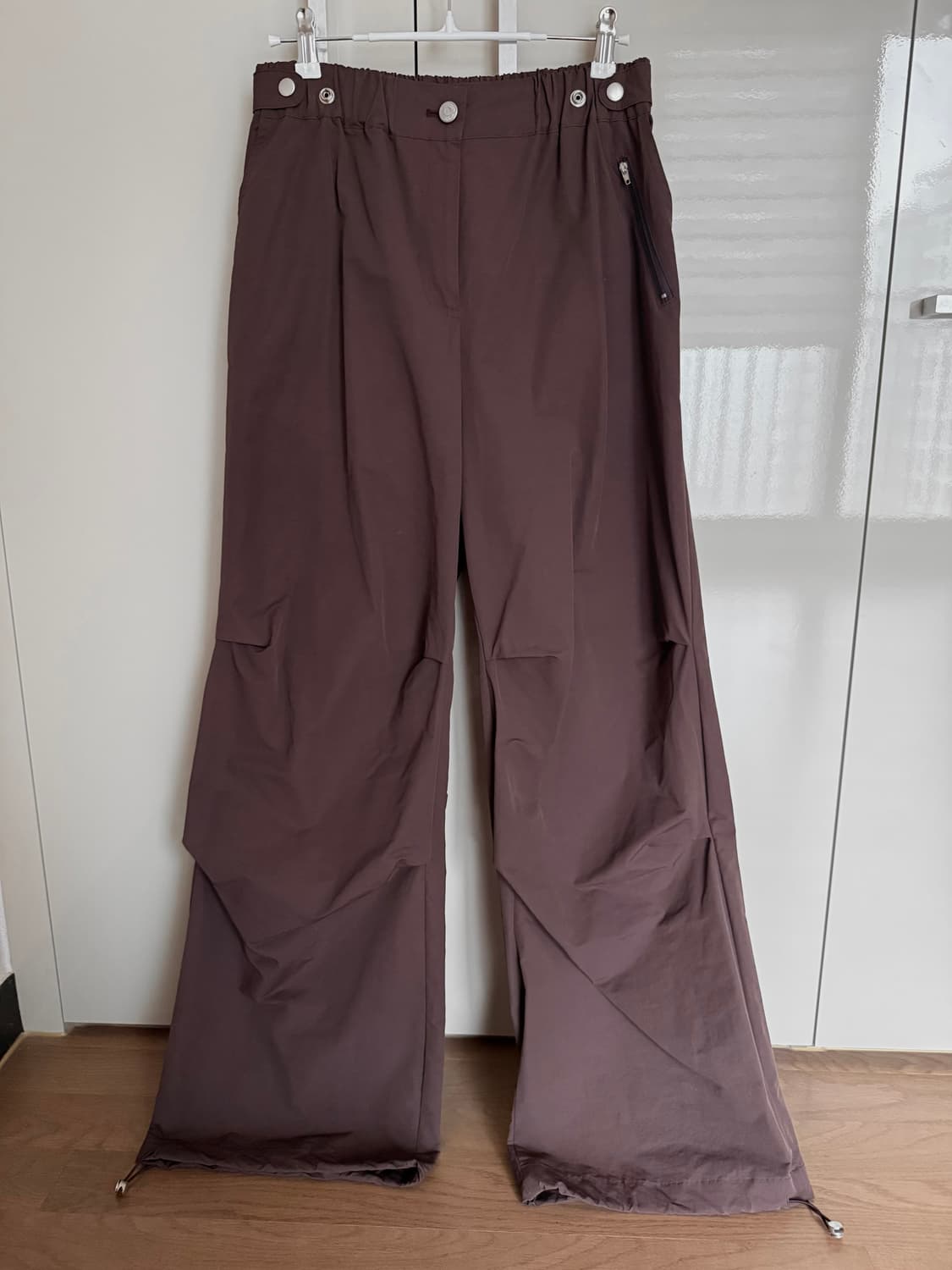 오헤시오 EFFECT NYLON PANTS, BROWN 상품이미지2