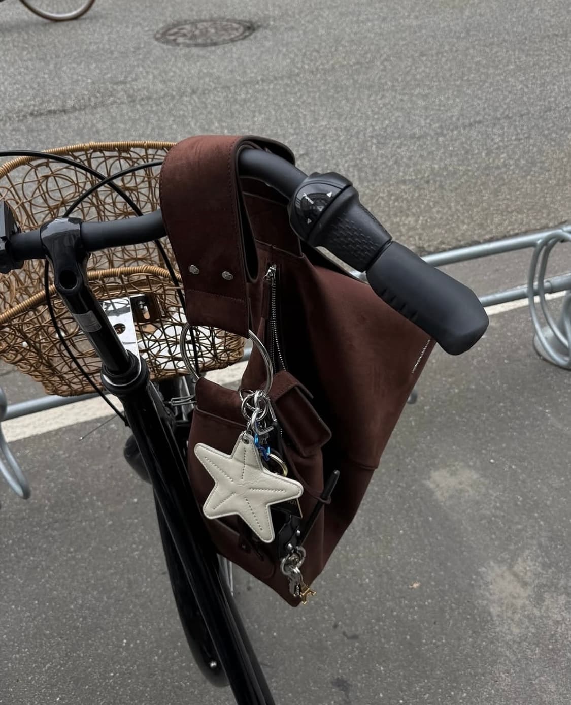 (필인더블랭크xDASHA) D Wide Strap Bag _Brown 상품이미지1