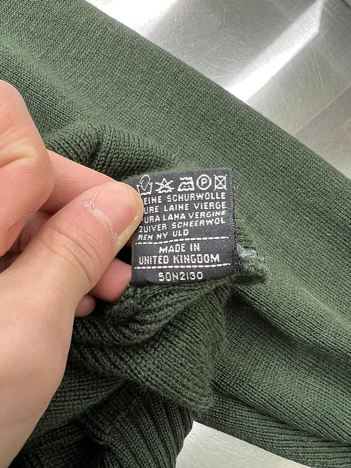 버버리 카키 그린 코만도 패치 퓨어 울 니트 스웨터 상품이미지9