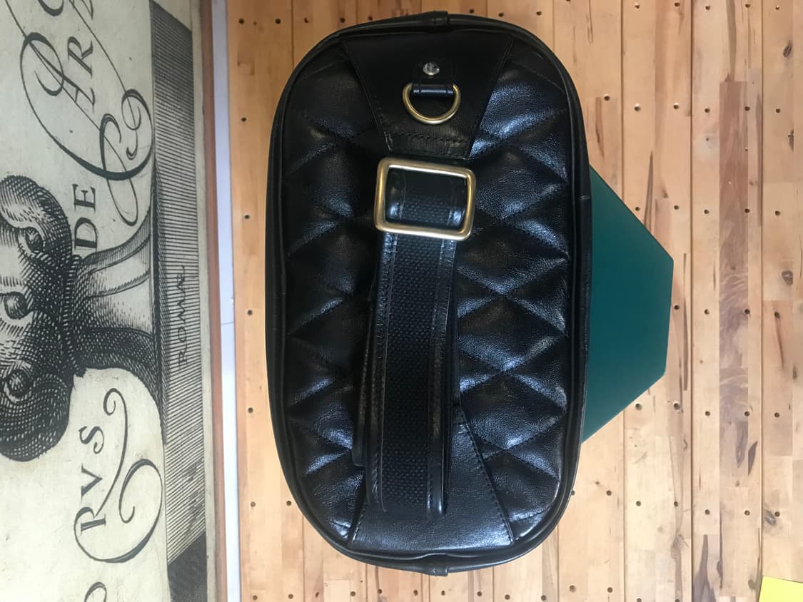 BUCO 다이아몬드 퀼팅 SLING BAG 상품이미지4