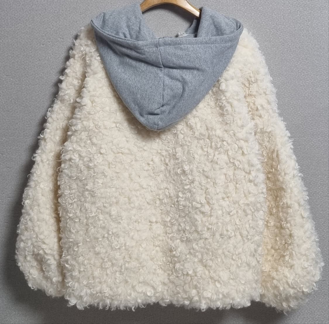 ~L (77) 화이트 페이크퍼 후드 자켓  상품이미지2