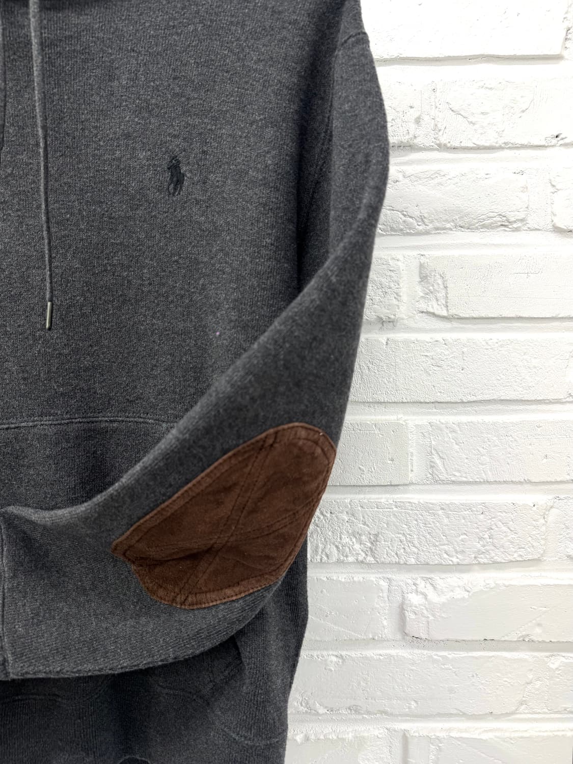 폴로 차콜 암패치 후드티 상품이미지5