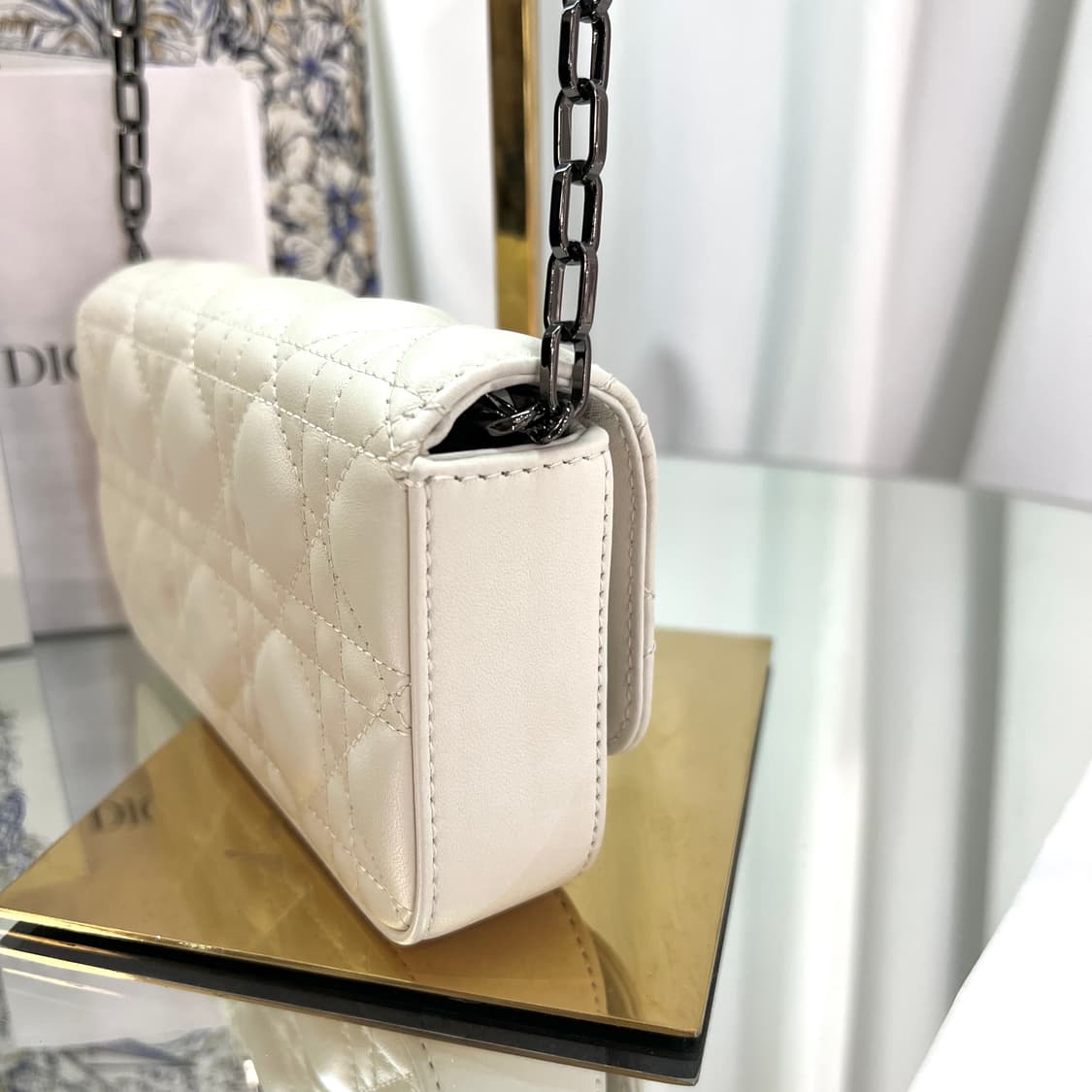 [새상품급] 디올 레이디 디올 램스킨 까나쥬 라떼 폰 파우치 숄더백 상품이미지4