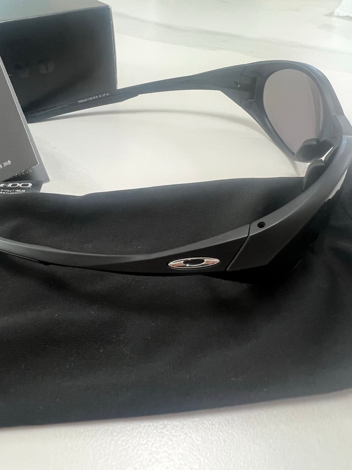 오클리 아이자캣 리덕스 매트블랙 OO9438-0158 상품이미지3