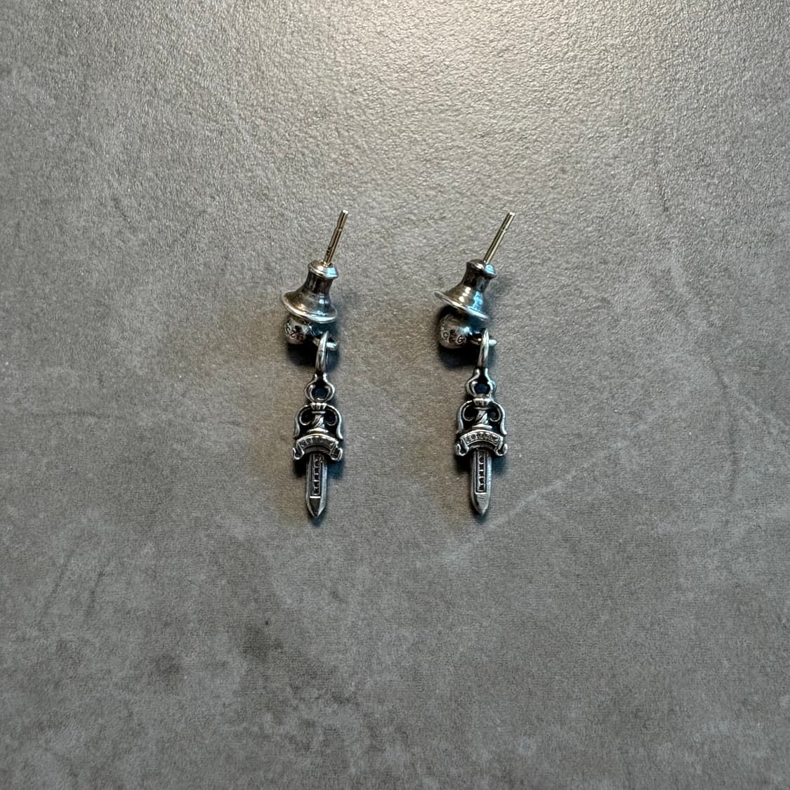 크롬하츠 대거 드롭 이어링 귀걸이 상품이미지1