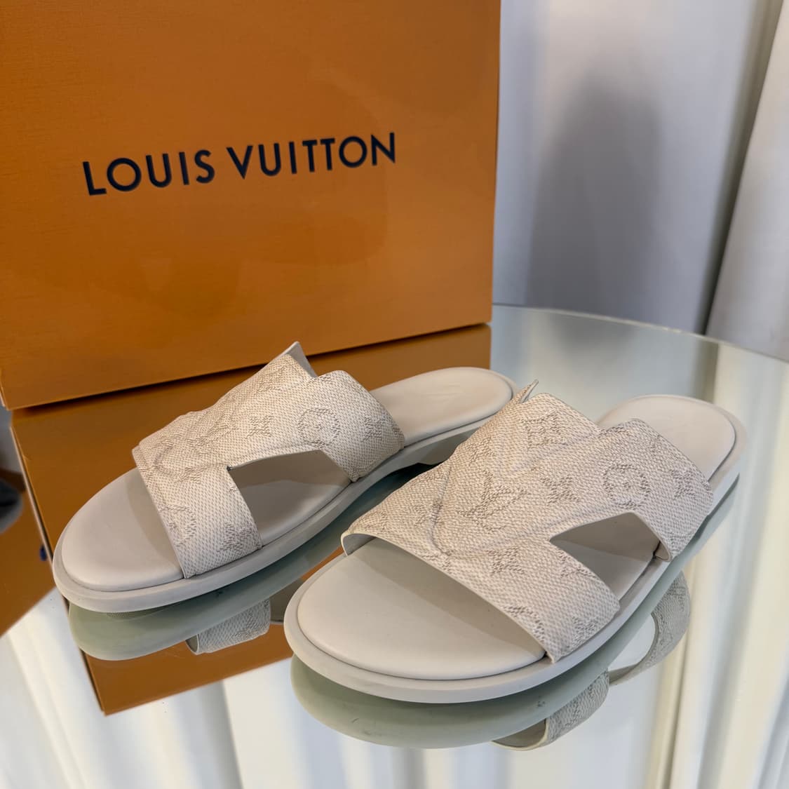(6) 루이비통 모노그램 오프화이트 오아시스 뮬 슬리퍼  상품이미지4