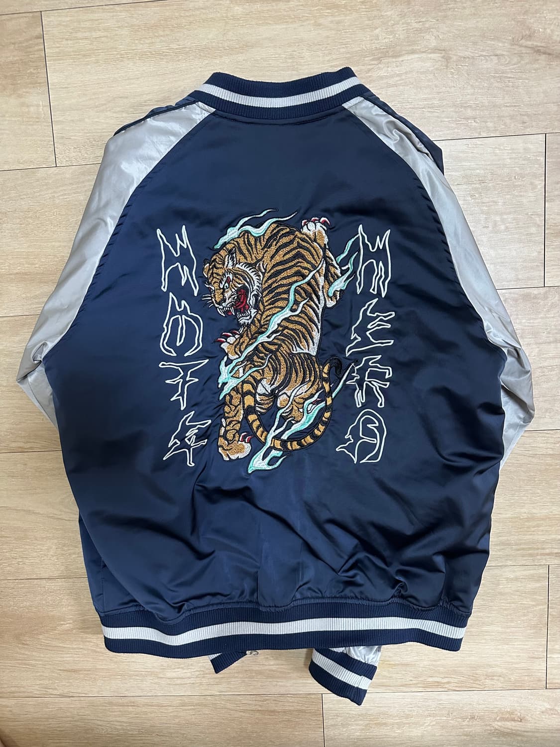 낫포너드 Tiger Satin Blouson Jacket  네이비 상품이미지3