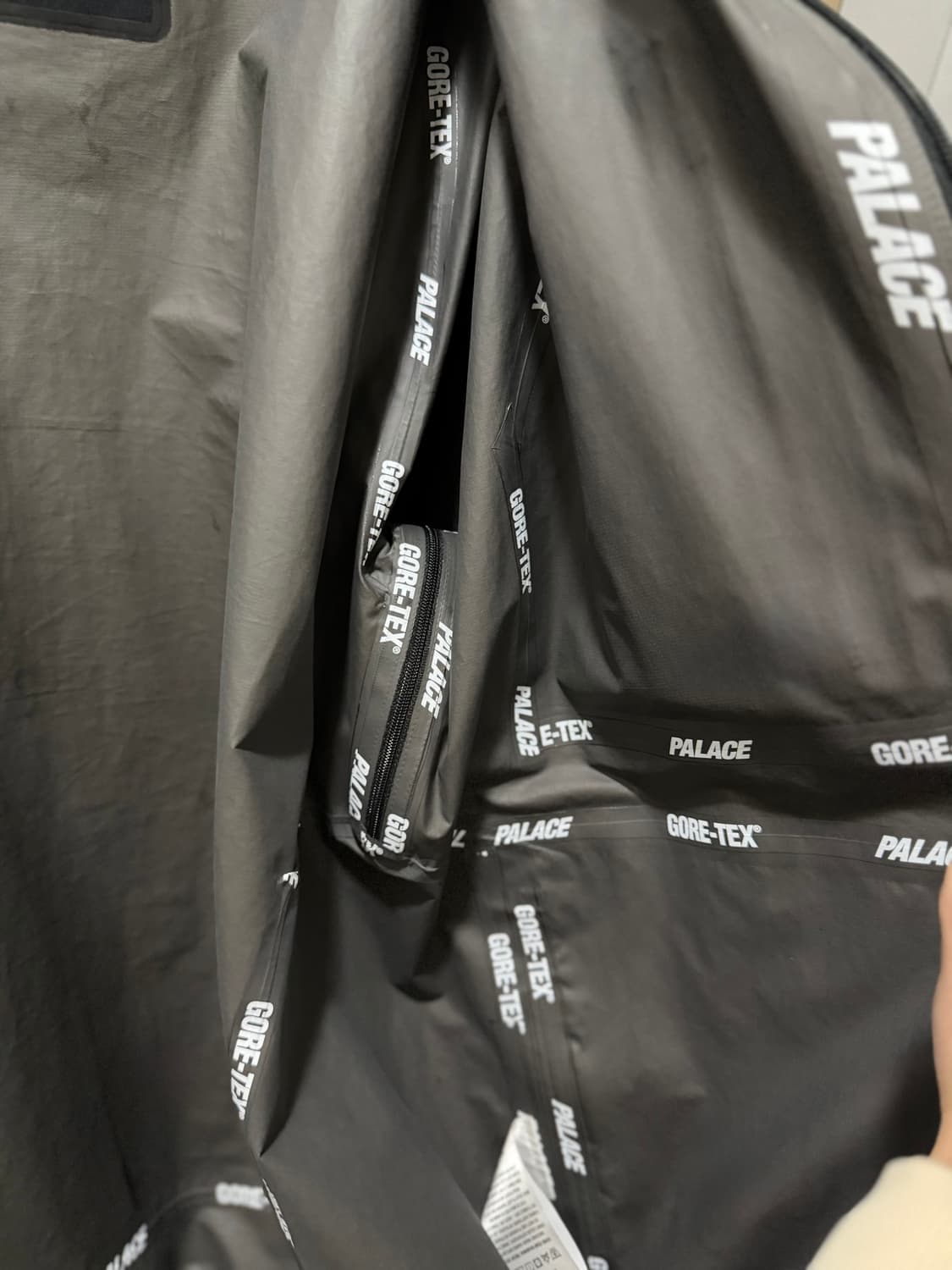 팔라스 x 고어텍스 [새상품급.정품](시세 85만) 바람막이 쉘 L()  상품이미지6