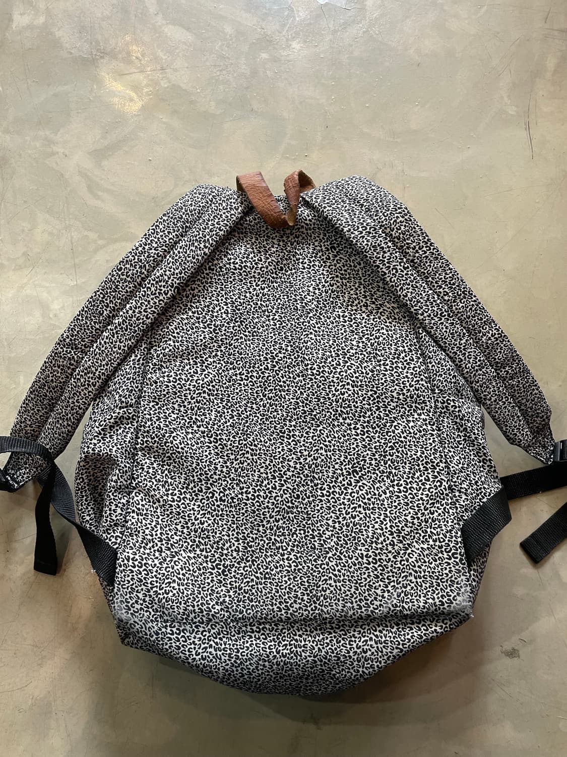 이스트팩 레오파드 백팩 상품이미지5